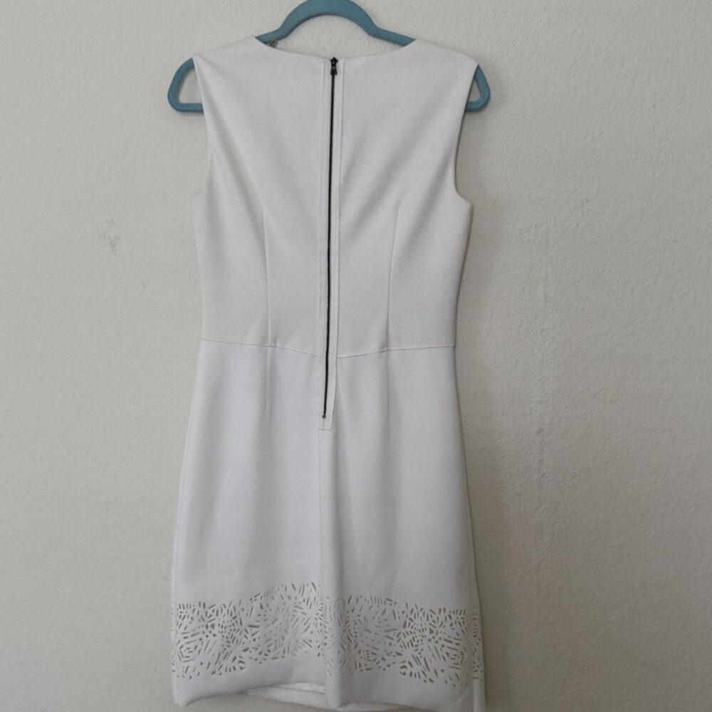 T.Tahari White sleeveless fitted dress with lace trim lined size 6 - Picture 9 of 14